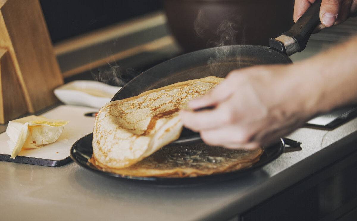 🥞Тоненькие блинчики с выраженной яблочной ноткой - отлично  переворачиваются и не рвутся | Рецепты с фото и видео - только лучшее от  Аймкук | Дзен