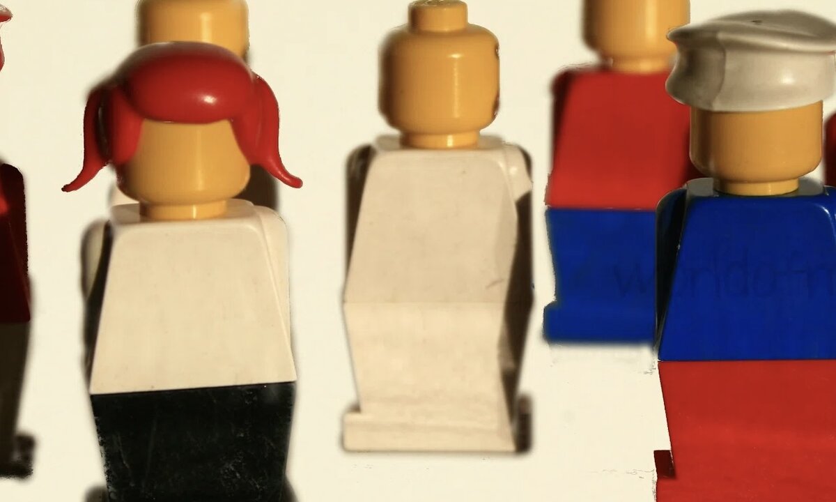 Первые минифигурки Лего