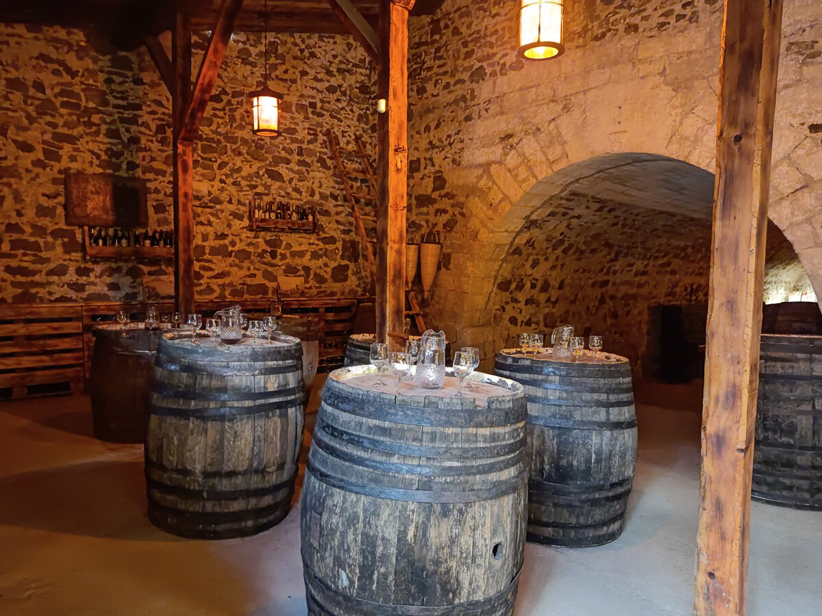 Подвал 1882 года, где проводятся дегустации // Фото:  Туристический портал Республики Крым, Кристина Безумнова