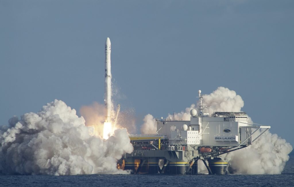 Запуск ракеты-носителя с «Морского Старта»