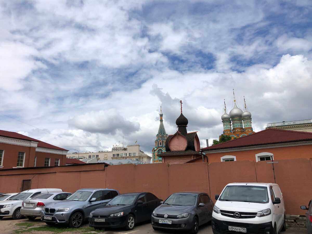Вид со Старомонетного переулка