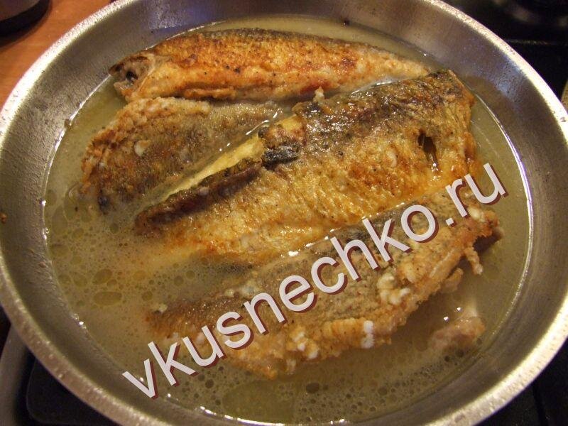 Рецепт: Леща, жаренного со сметаной - Из рыбы и морепродуктов - Основные блюда - Готовить легко!