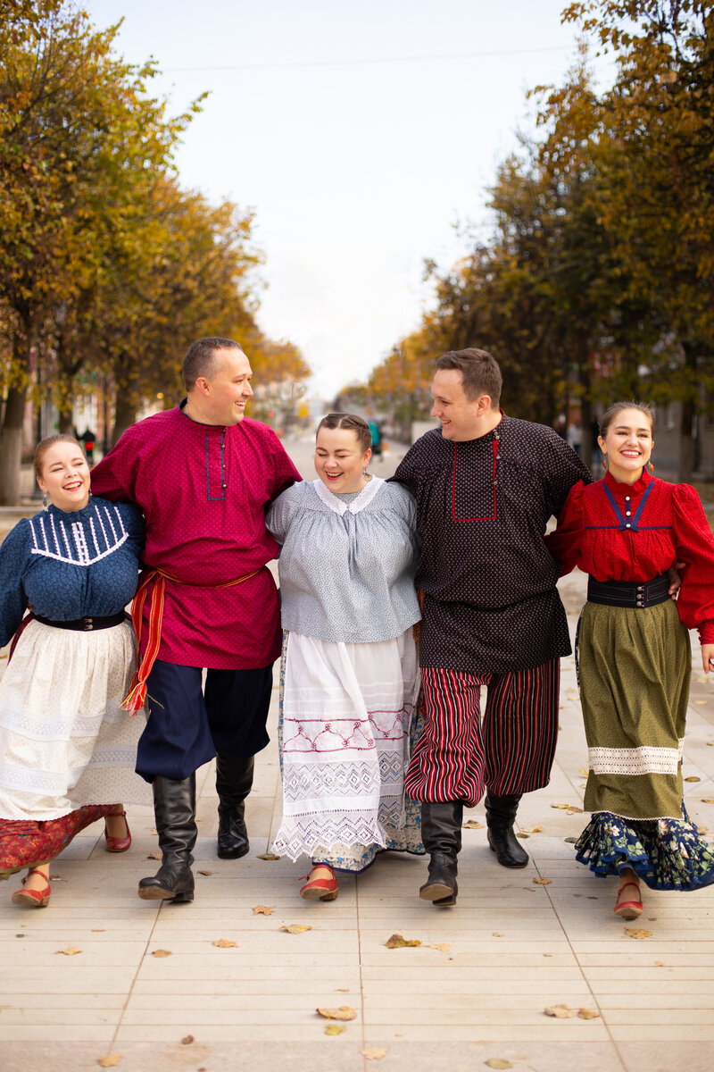 Ансамбль "Пташица" в народных костюмах