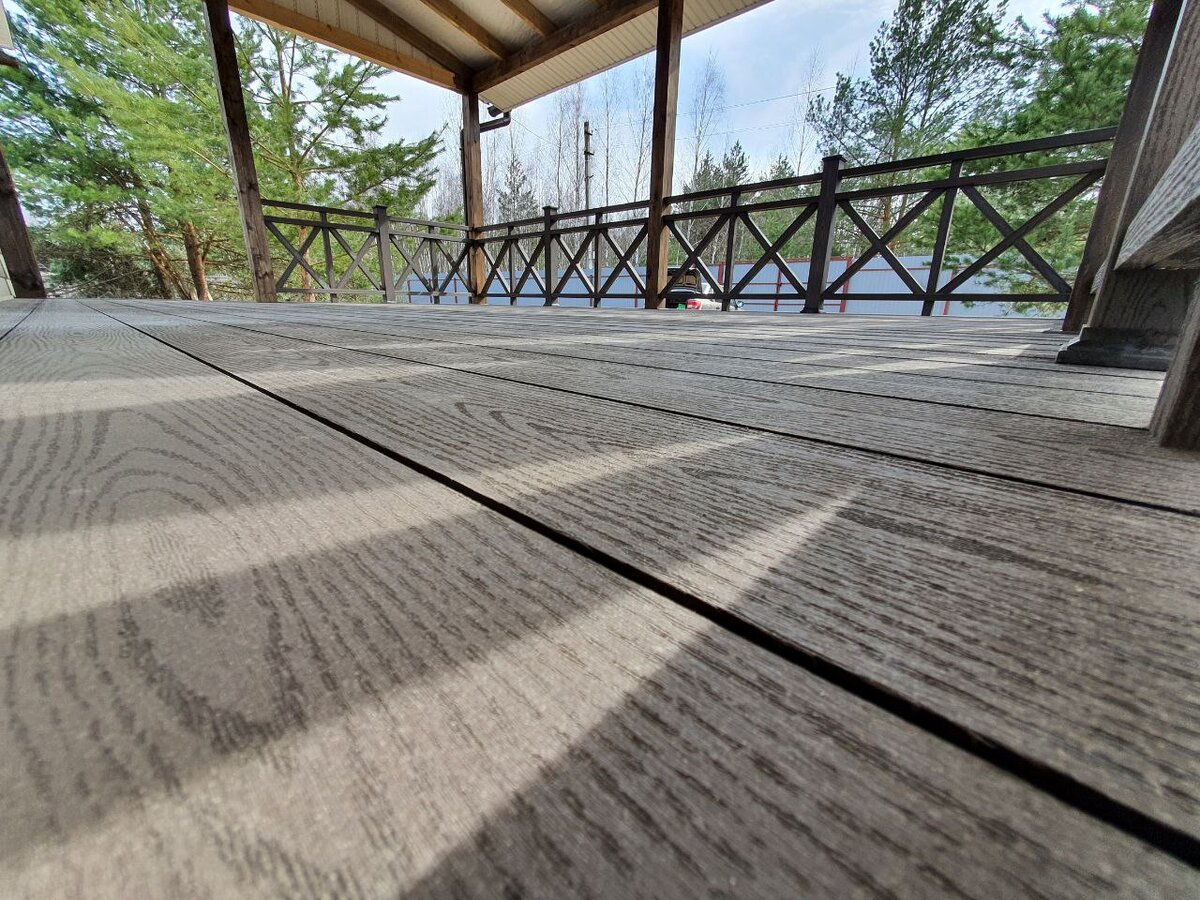 Террасная доска Экодекинг Техно цвет Венге и Ограждения вокруг террасы Экодекинг Техно цвет Венге