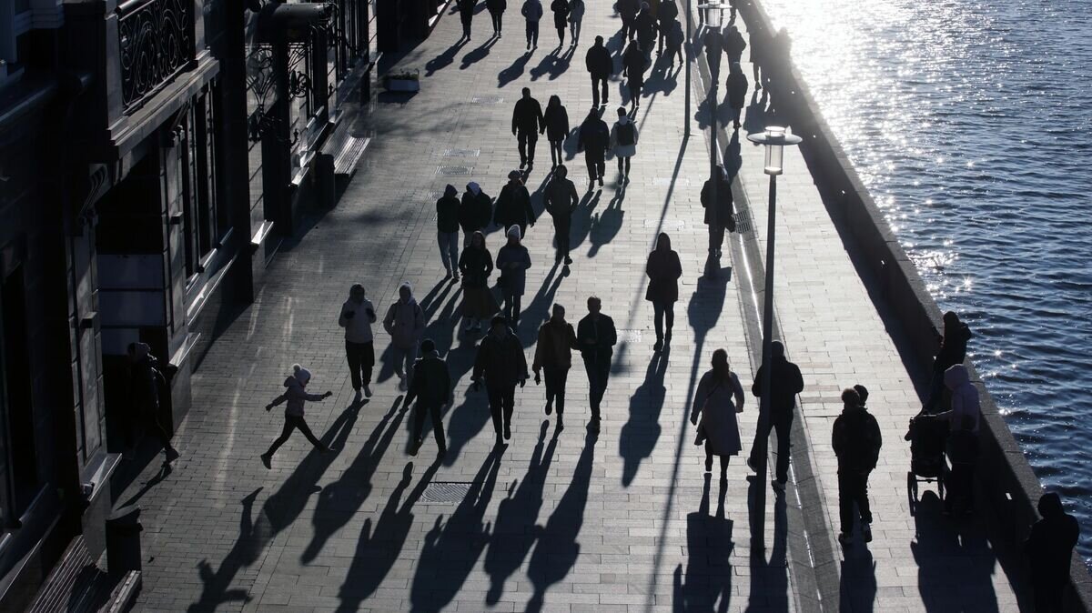    Люди на одной из улиц в Москве© РИА Новости / Виталий Белоусов