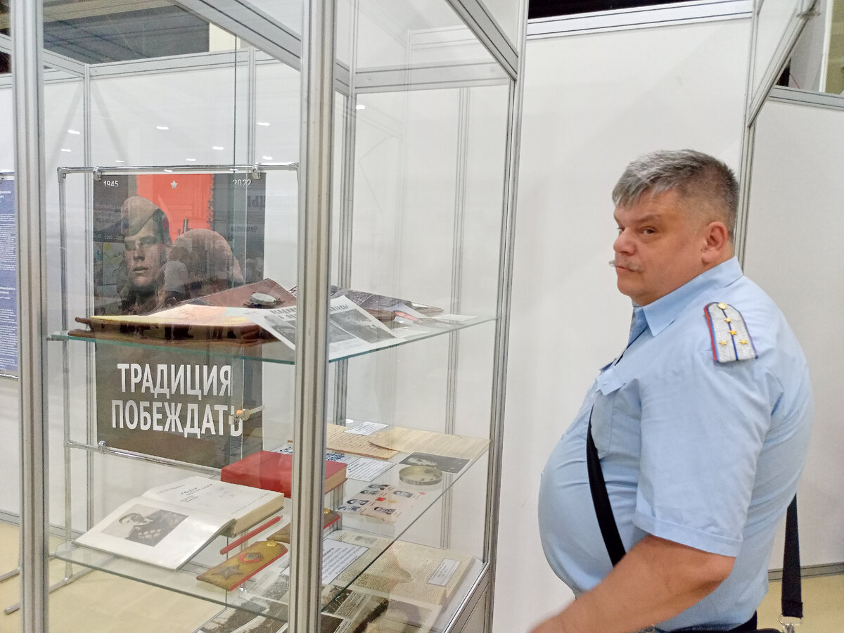 Казак у выставки "Традиция побеждать" 