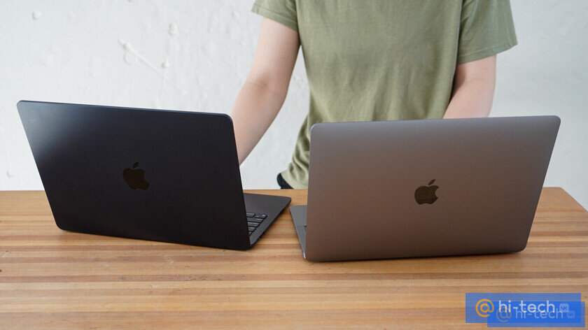    Слева MacBook Air (M2), который я заказал изначально. Справа MacBook Air (M1) в сером цвете
