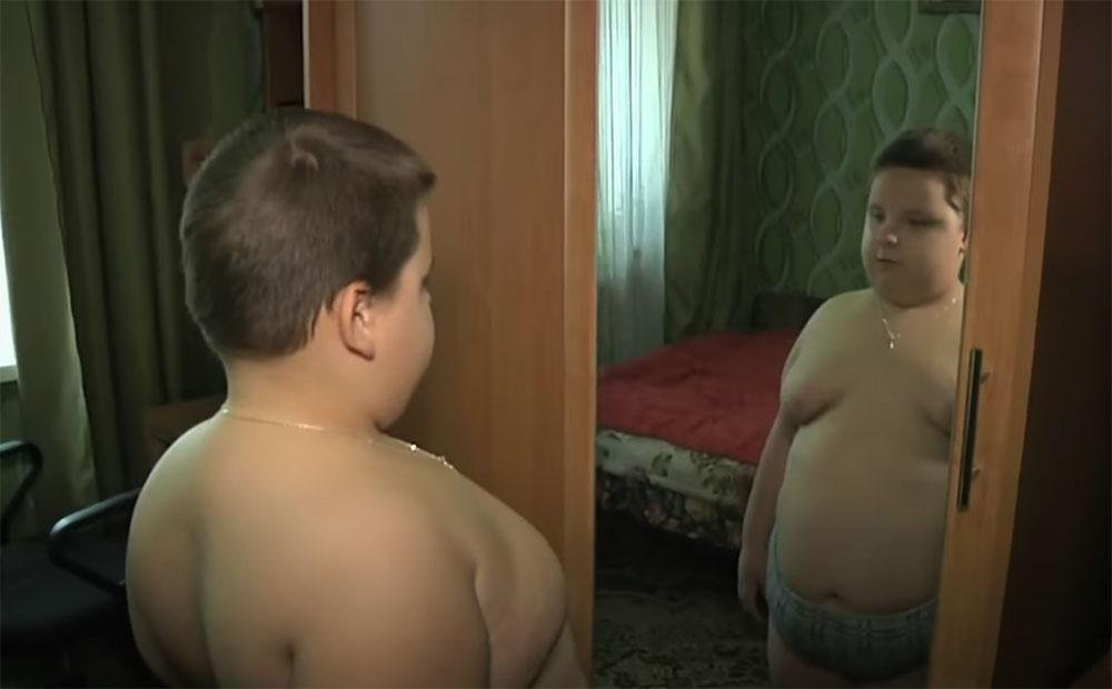 Молодая толстая с мальчиком