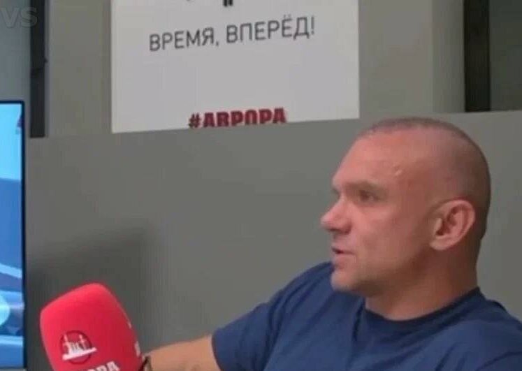 Нас уже давно не удивляет, когда очередной представитель "творческой богемы", демонстрирует мягко говоря не совсем адекватное поведение.-3