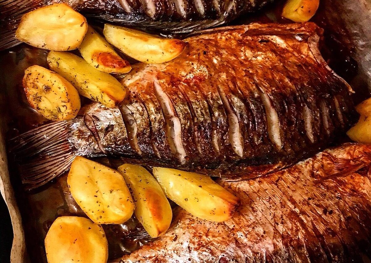 Караси с овощами в духовке