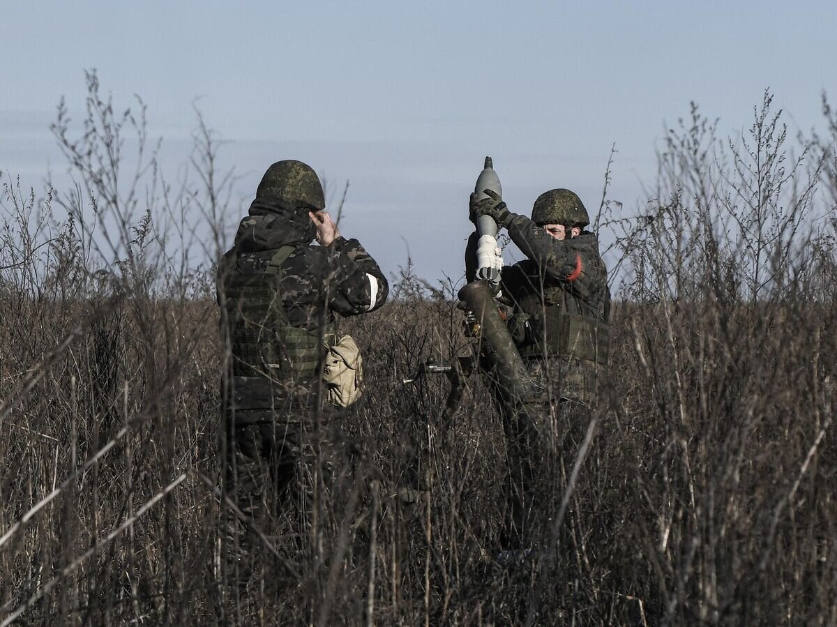    Военнослужащие минометного расчета Вооруженных сил РФ участвуют в боевых действиях на Запорожском направлении специальной военной операции© РИА Новости / Константин Михальчевский