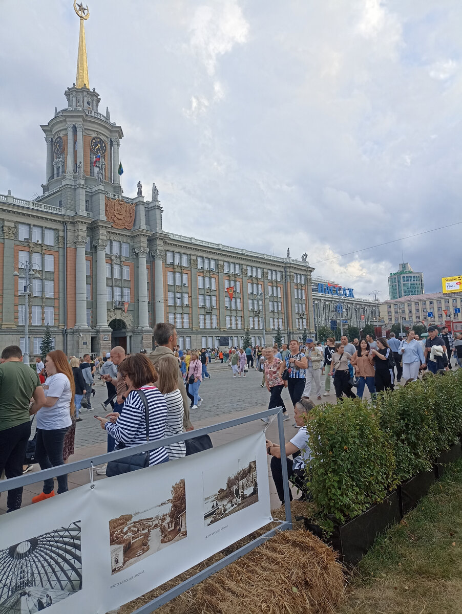 Здание городской администрации на главной площади города.