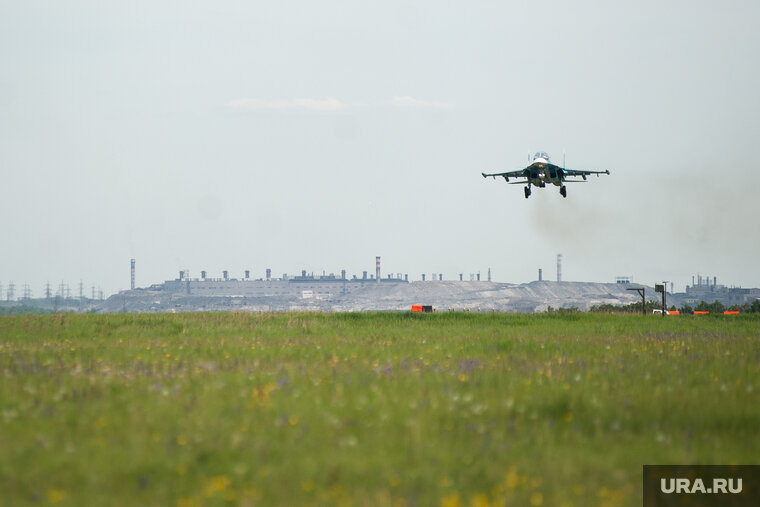    После подъема истребителей беспилотники изменили направление полета