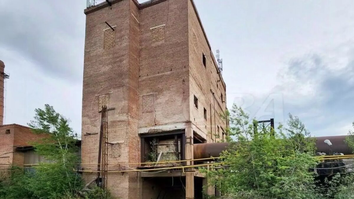     За последний год стоимость предприятия, расположенного в промзоне микрорайона Гилево, выросла на 25 миллионов рублей — в 2022 году завод, специализирующийся на производстве керамзита и керамзитоблоков продавали за 270 миллионов рублей.