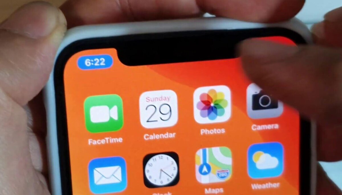    Вот почему у часов на Айфоне меняется цвет фона