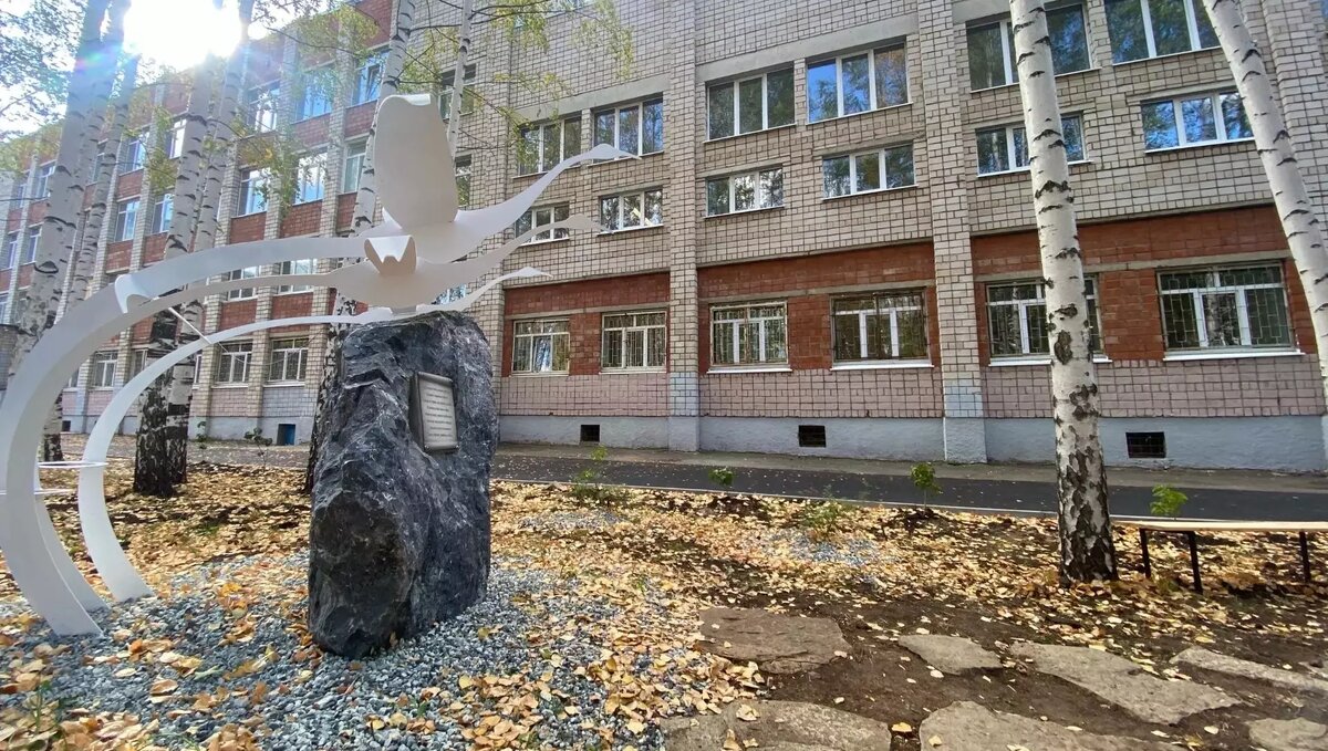     Юрист из Ижевска Ия Боронина проанализировала средства, выделяемые из бюджета Удмуртии на безопасность школ, и пришла к выводу, что учебные заведения по-прежнему под угрозой. Об этом Боронина рассказала корреспонденту Udm-info.