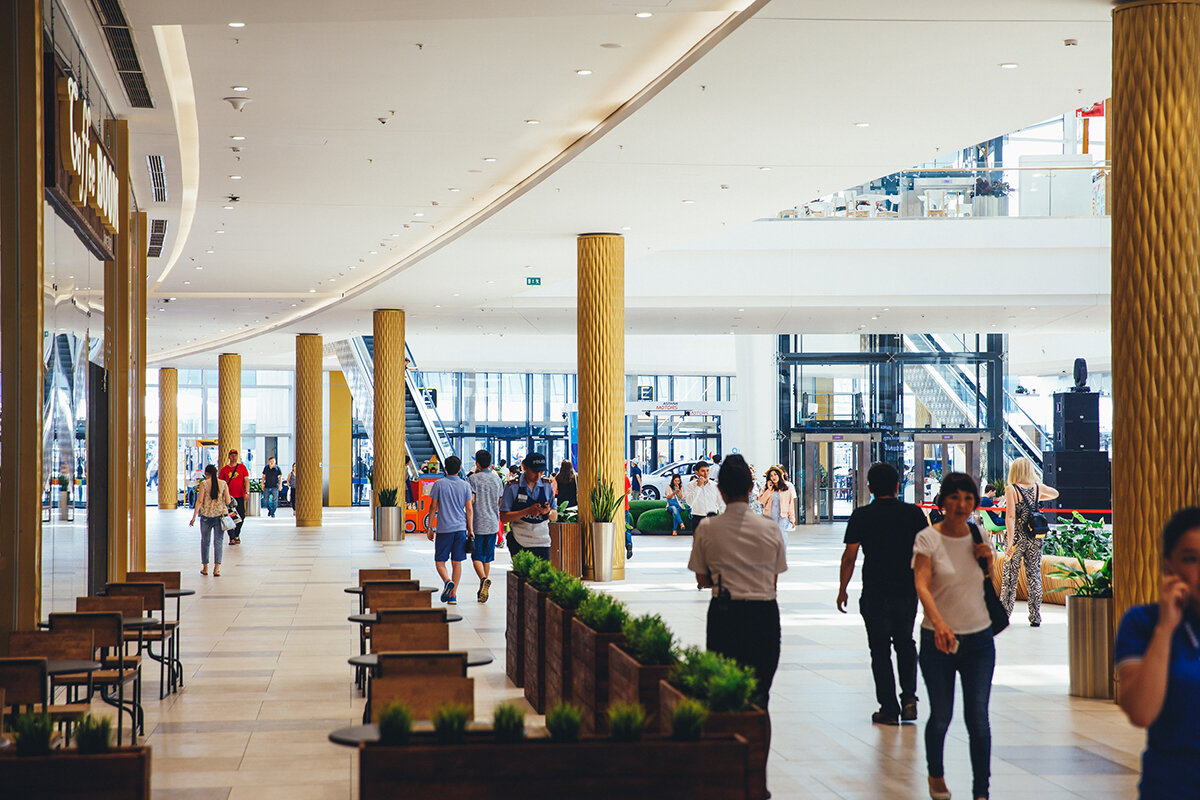 Колонны отлиты из GRG, декорированы под золото. 