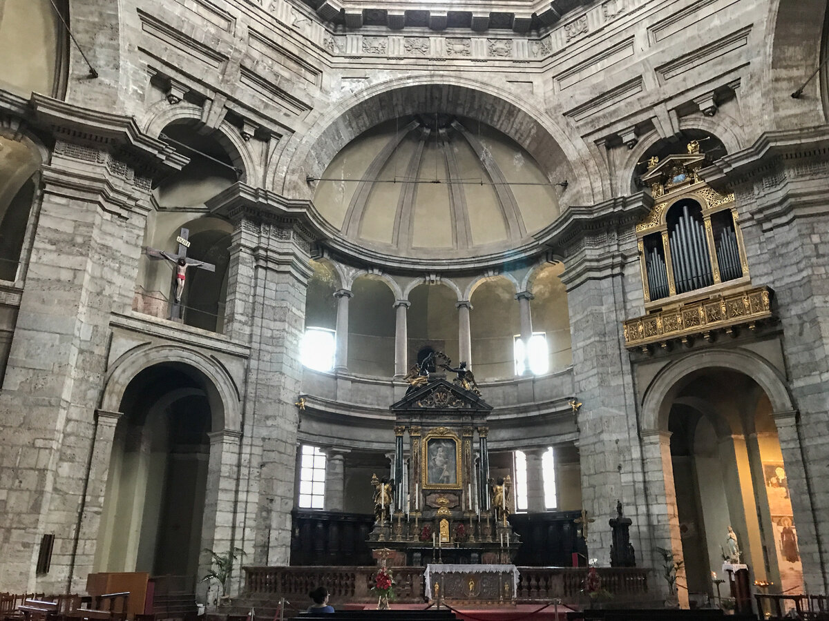 Базилика сан-лоренцо внутри. Годой крус сан лоренцо. Сан-лоренсо - ливерпуль монтевидео. Годой крус сан лоренцо. Церковь сан лоренсо в саагуне.