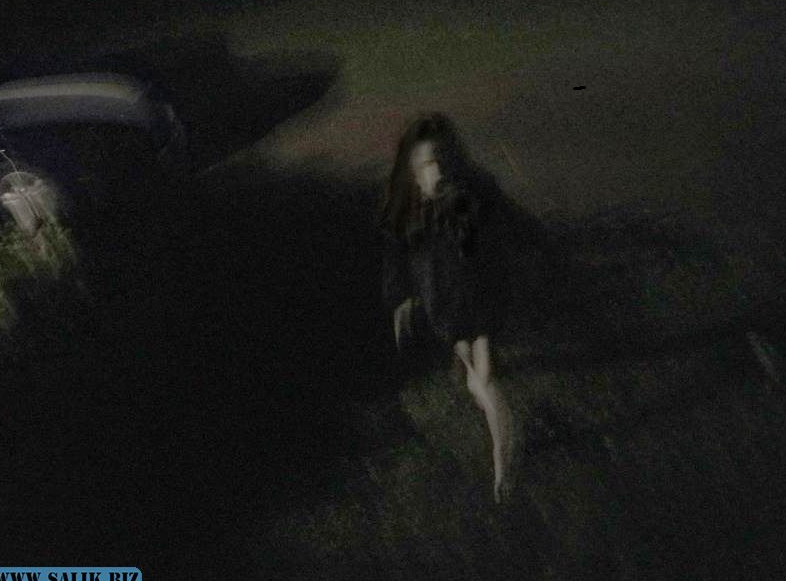 Жуткая девушка у окна приходит каждую ночь и пристально смотрит в глаза!