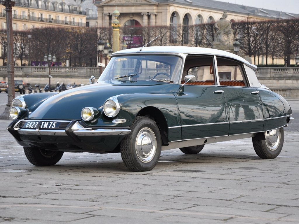   Citroen DS 19                                                                                                                                                                        