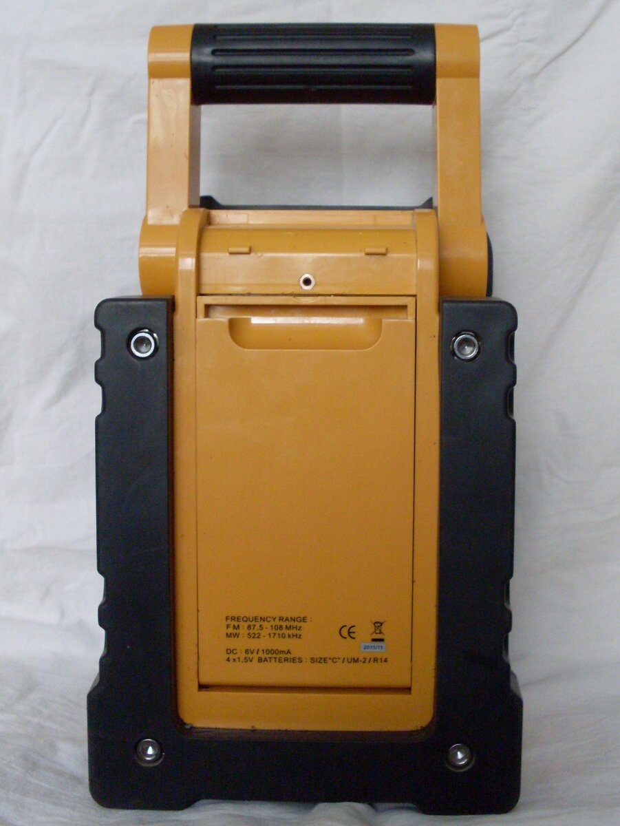 сзади. обломана верхняя крышка с болтом по моей вине