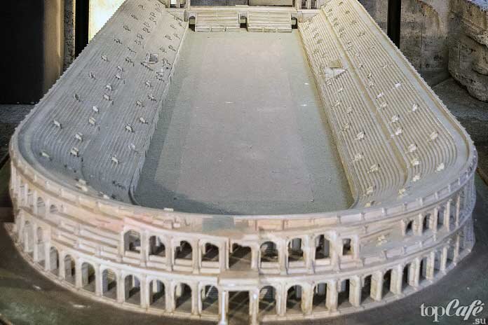 На фото: Стадион Домициана (макет).