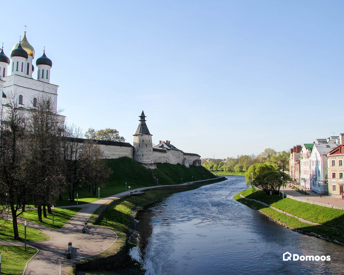 Набережная реки Пскова