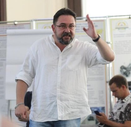 Вот этот мощный мыслитель. Фото с сайта vesti.ru