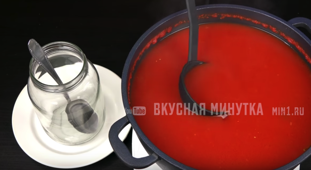 Кухня наизнанку сок из помидоров. Сок закрытая крышка. может от томатного сока быть красный кал.