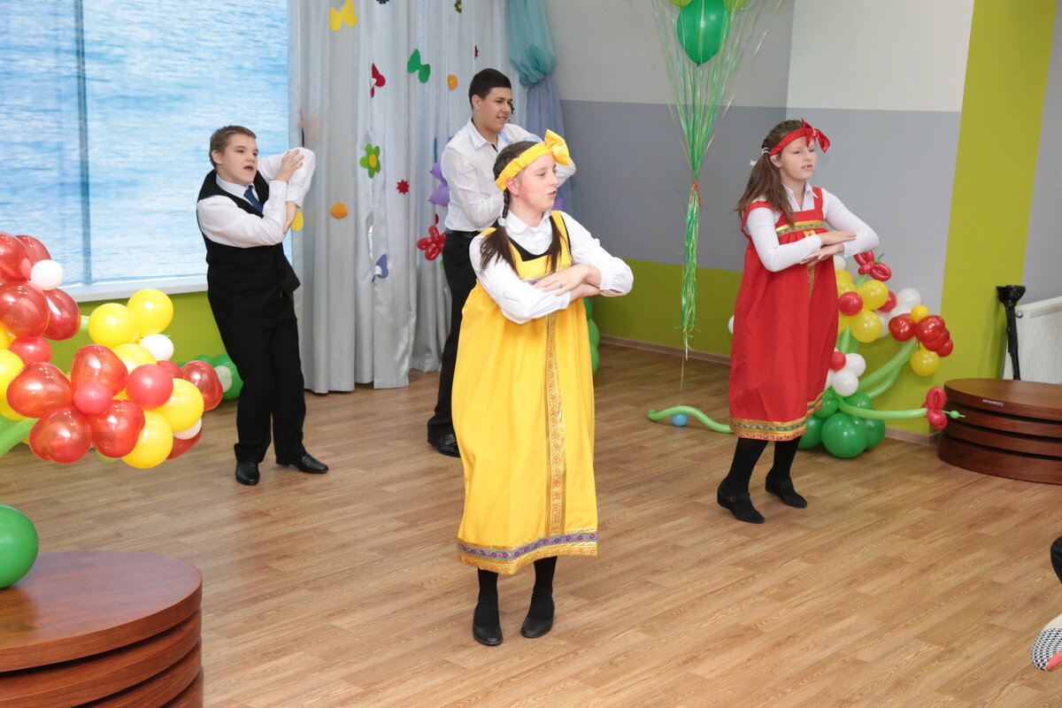     В Санкт-Петербургском государственном бюджетном стационарном учреждении социального обслуживания «Дом-интернат для детей с отклонениями в умственном развитии №3» проживает 64 воспитанника, имеют
