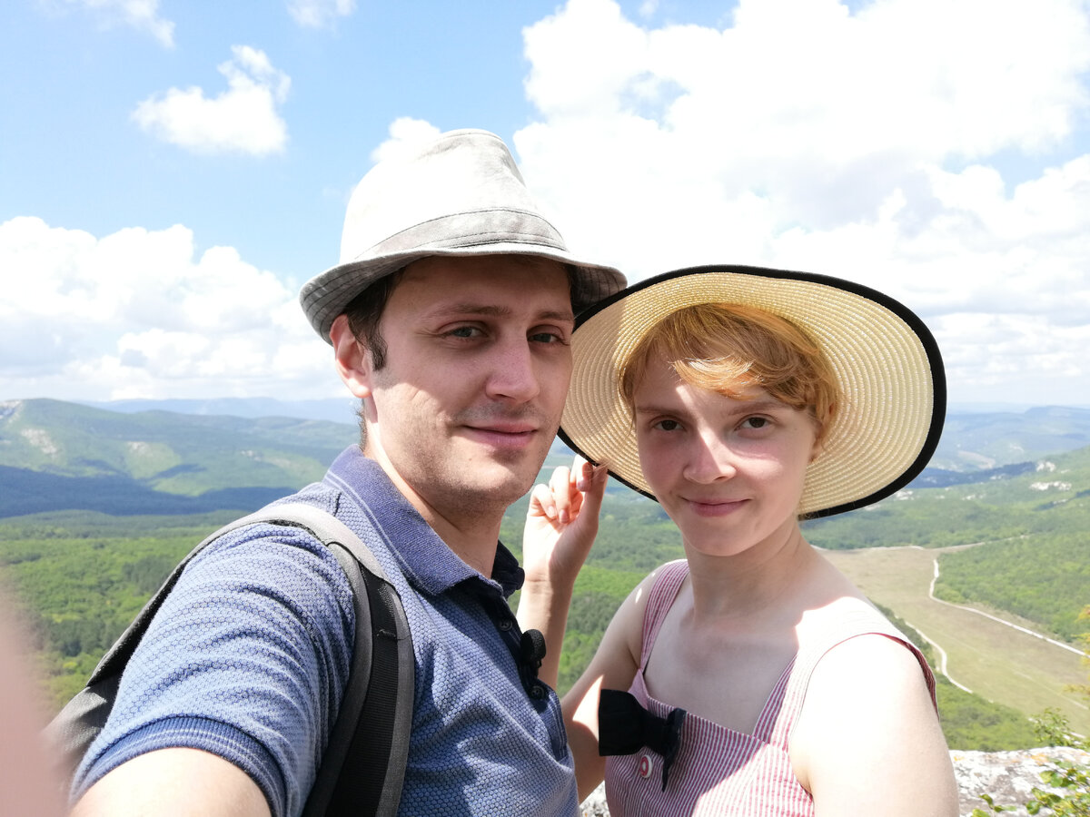 Довольные что забрались на высоту 584 м