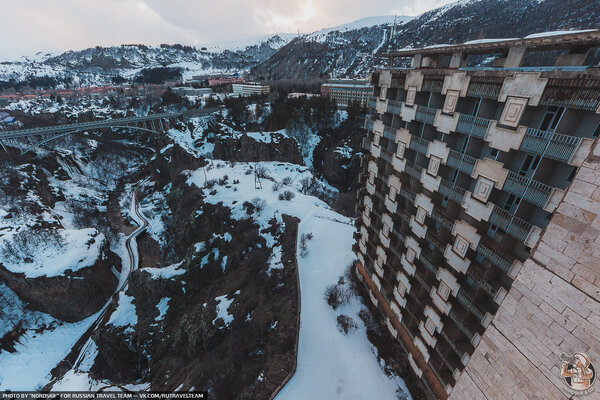 Скучаете по СССР? Нашёл для вас удивительную гостиницу в сердце кавказских гор!