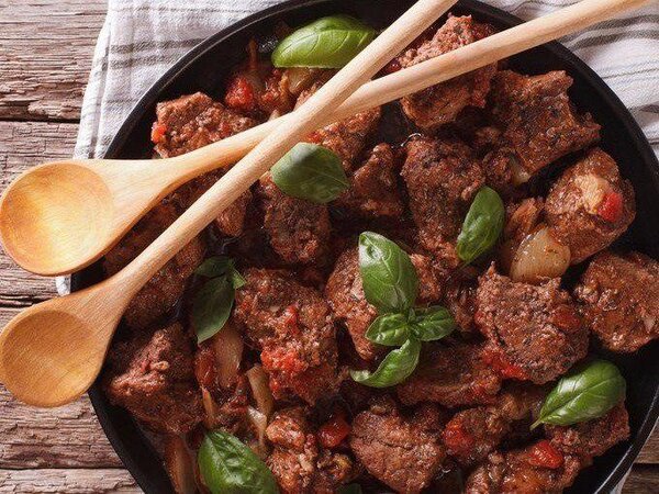 Рецепт для настоящих мужчин! Мясо по-итальянски в томатном соусе