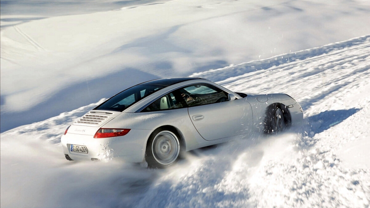 Porsche 911 Winter Snow вертикально