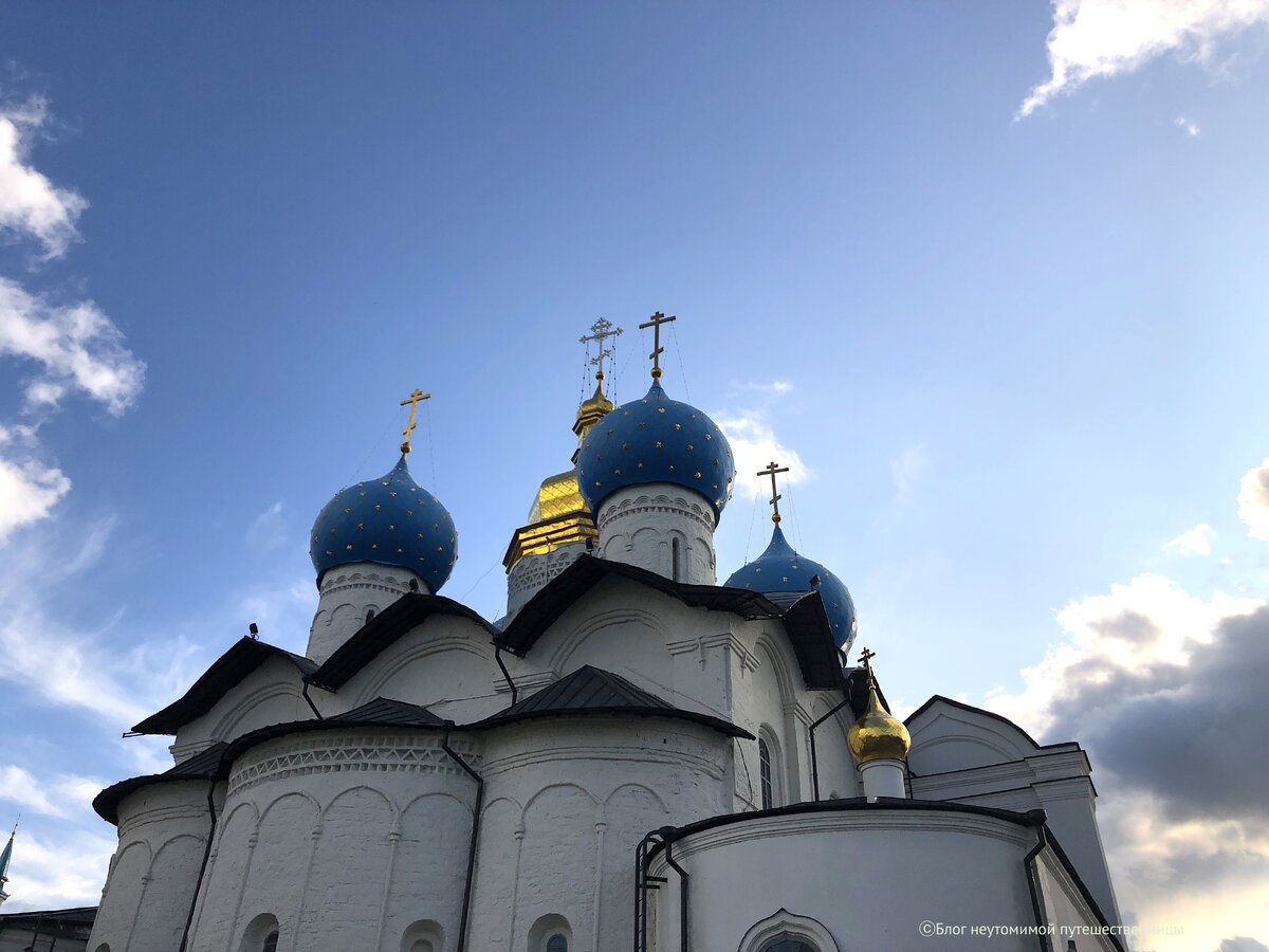 В городе большое количество храмов и мечетей