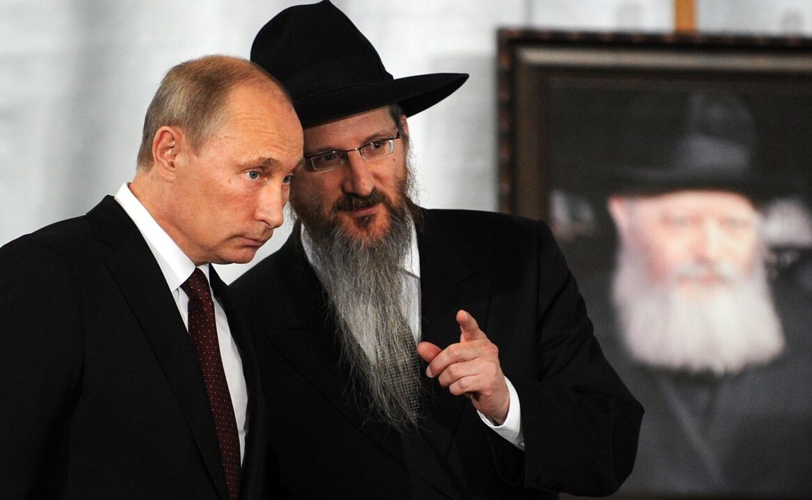 Справа смутный портрет идеолога эпохи ВВП. (фото из общего доступа)