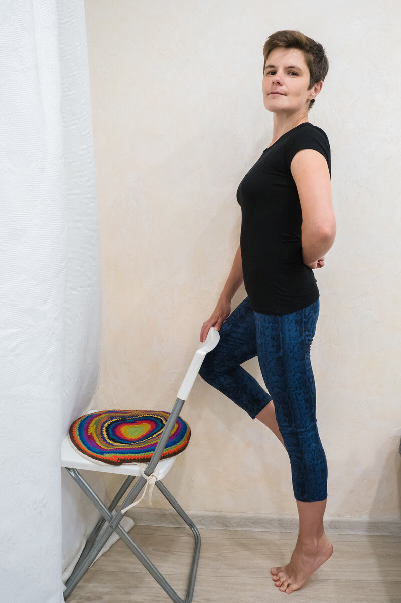 подъем на стопе с опорой укрепляет мышцы свода стопы, икроножные мышцы, пальцы ног, особенно большой палец, что важно для профилактики "косточки"