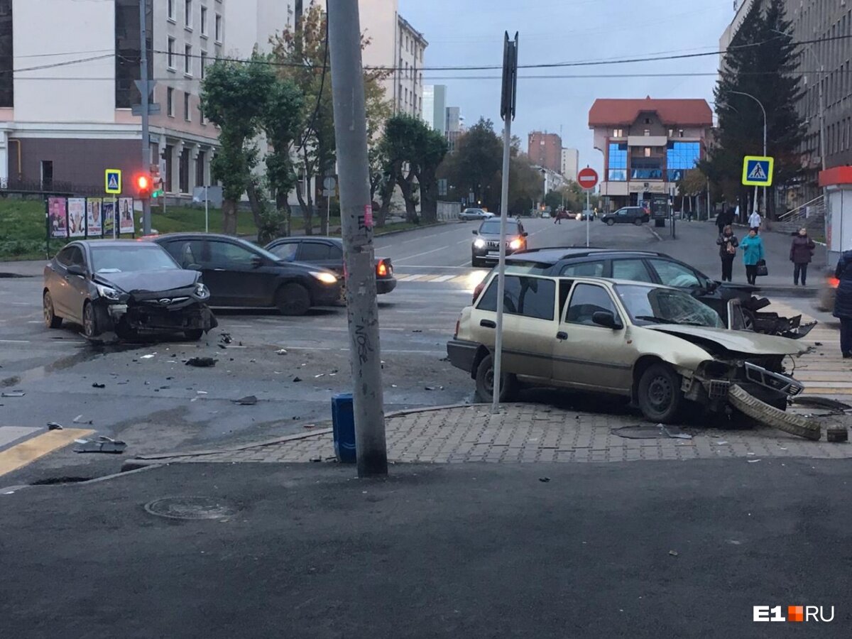 Вчерашний авария в Екатеринбурге.