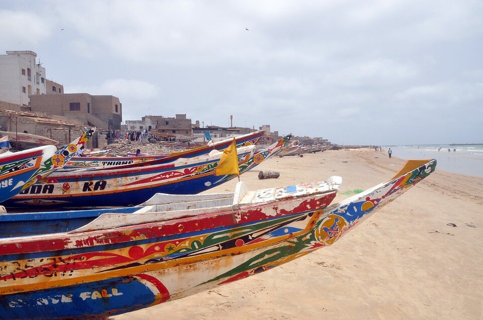 https://cdn.pixabay.com/photo/2018/07/15/18/10/dakar-3540194_960_720.jpg