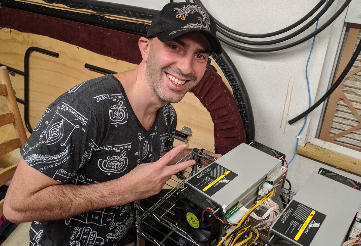                        А это ахмед, он сделает тебе  ̶к̶о̶р̶о̶л̶е̶в̶с̶к̶и̶й̶ унитаз за 500 рублей.