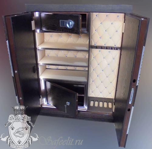 Элитный оружейный сейф ОШЭЛ 535ДПЭZ. Для хранения 5 ружей и боеприпасов.И еще немного сейфов от нашей компании.