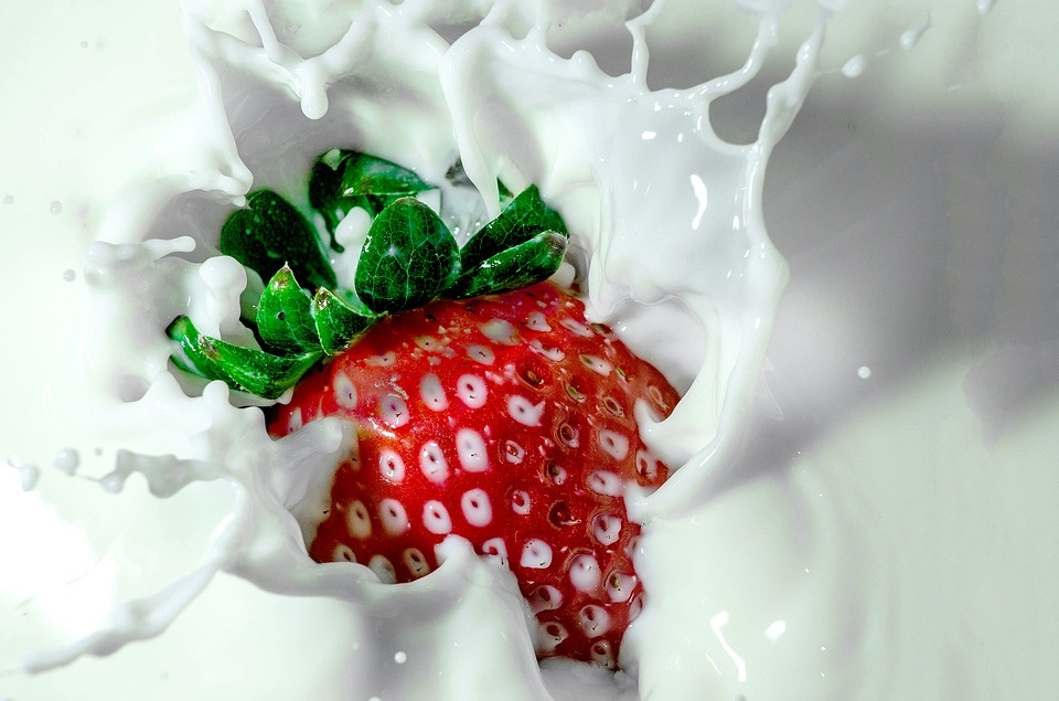 https://pixabay.com/photos/strawberry-milk-strawberry-milk-1882400/