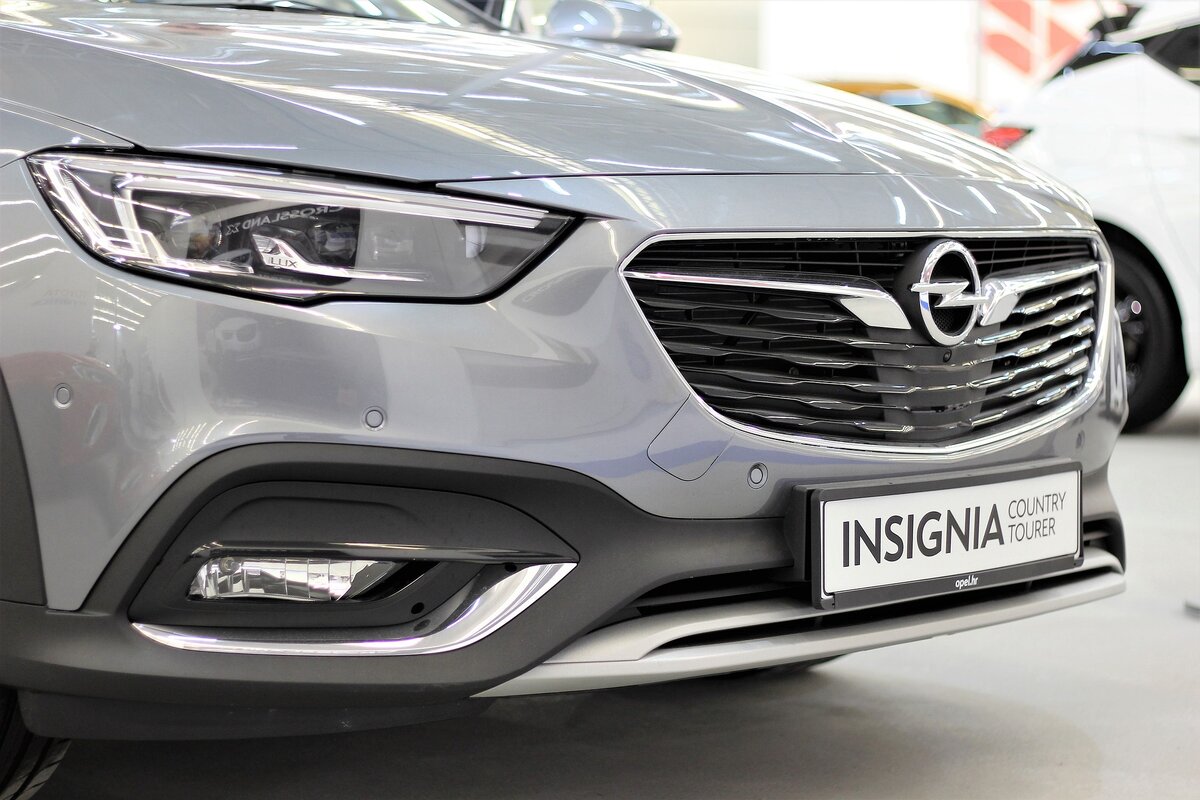 https://pixabay.com/photos/car-opel-insignia-3325615/