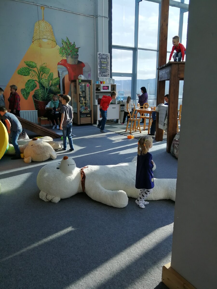 Дом великана, ТЦ Комсомолл