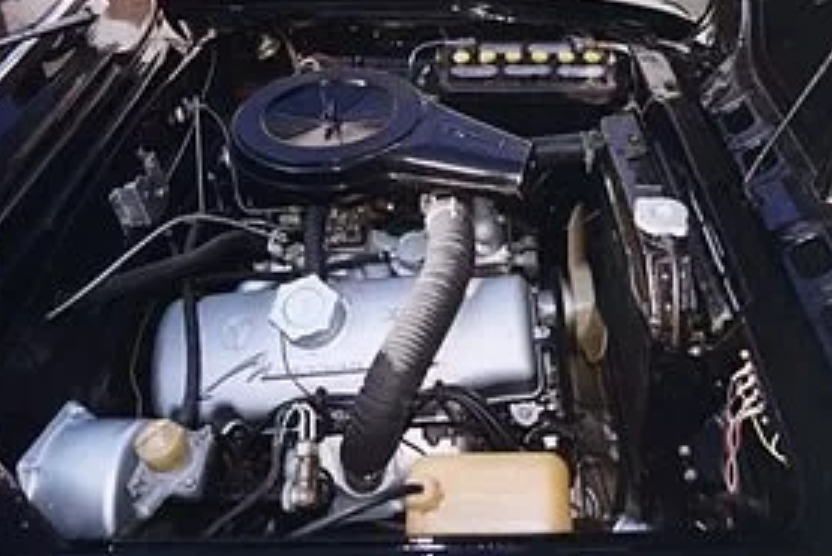 Москвич-412 под капотом (фото было взято с сайта ru.wikipedia.org)