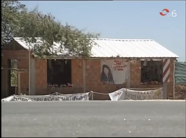 В 52 серии "Дикого ангела", когда ребята едут на карнавал, они по дороге посещают место поминовения Джильды.