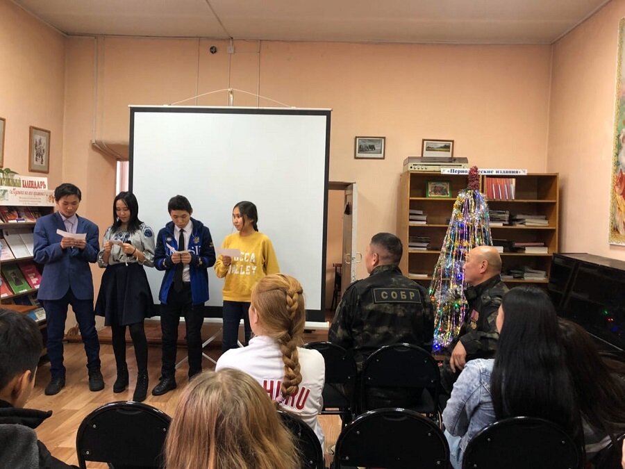 10 класс КЦО "Аныяк" на встрече с СОБР в День неизвестного солдата в Национальной библиотеке им. Пушкина