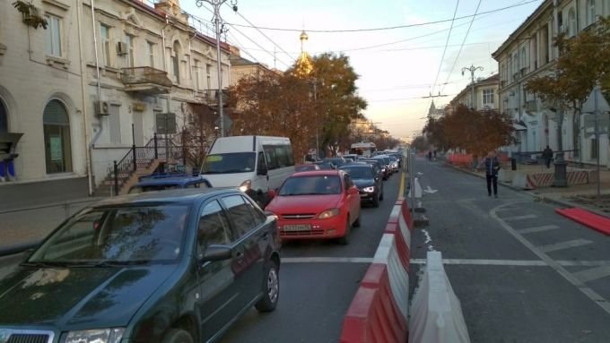 Пробка на улице Большая Морская. Фото: vesti92.ru.