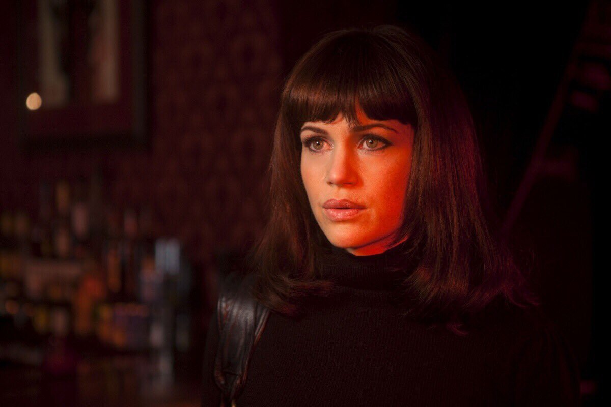 Кадр из фильма "Девушка заходит в бар" (2011)