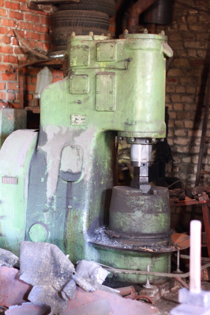 Спасенный от переплавки "мастодонт" нашей кузницы.